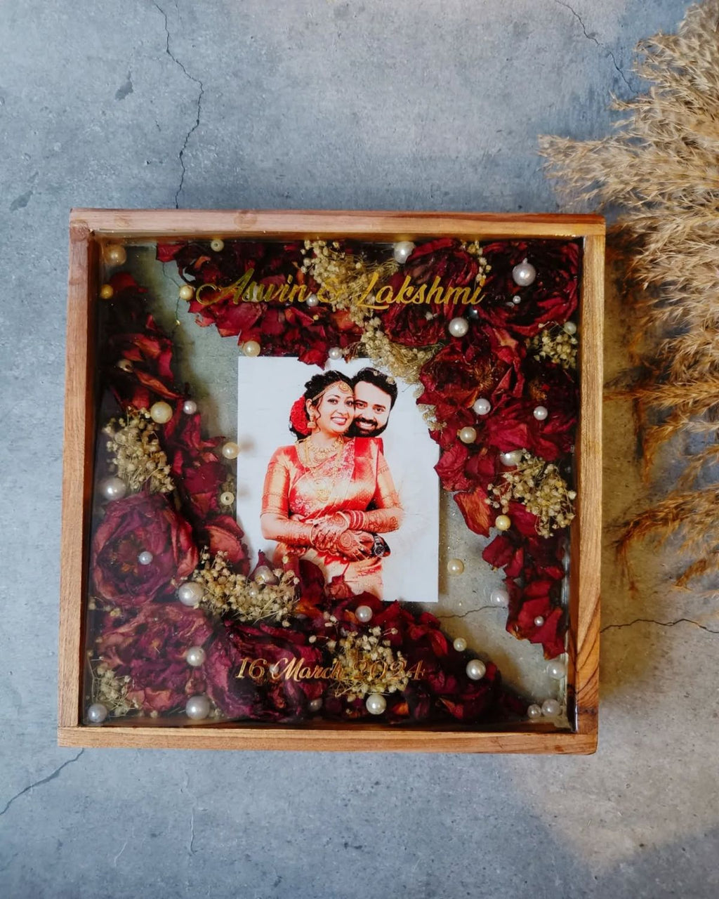 RESIN MARRIGE FRAMES
